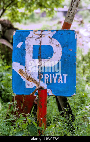 Old sign of a Privately parking bay on a Grunst?ck., Altes Schild eines Privat Parkplatzes auf einem Grunstück. Stock Photo