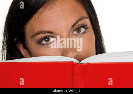 A young woman reads a book with a red envelope, Eine junge Frau liest ein Buch mit einem roten Umschlag Stock Photo
