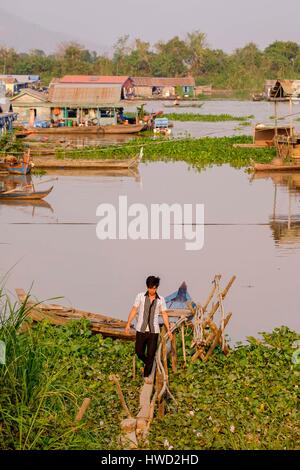 Cambodia, Kompong Chhang province, Kompong Chhnang ou Kampong Chhnang,Floating fishermen village, Cham Stock Photo