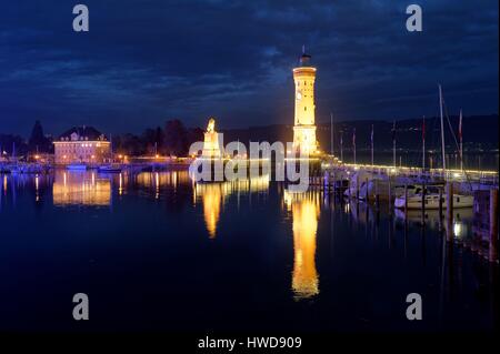 Germany, Bavaria, Lake Constance (Bodensee), Lindau, at the entrante of the port, Bavarian Lion and new lighthouse Stock Photo