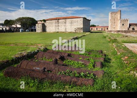 Dominican Republic, Santo Domingo, Zona Colonial, Fortaleza Ozama, oldest colonial military building in the New World, b.1502, old cannon Stock Photo