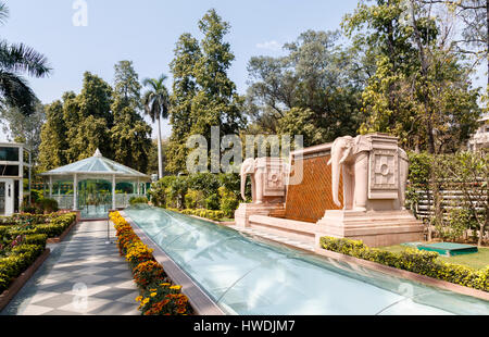 Elephant statues in the gardens of the 5 star luxury Imperial Hotel, New Delhi, capital city of India Stock Photo