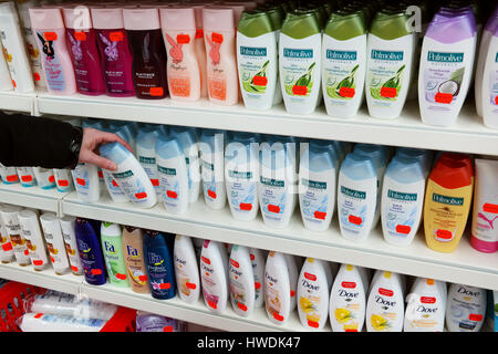 Shampoo holder hi-res stock photography and images - Alamy