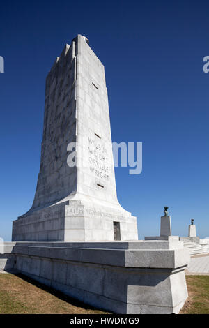 NC00657-00...NORTH CAROLINA - Monument to the Wright Brothers at the Wright Brothers National Memorial in Kitty Hawk. Stock Photo