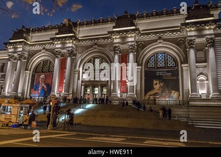 Metropolitan Museum of Art in New York City at night - New York, USA Stock Photo