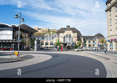 building and forecourt of Koblenz Hauptbahnhof (main station) Stock Photo