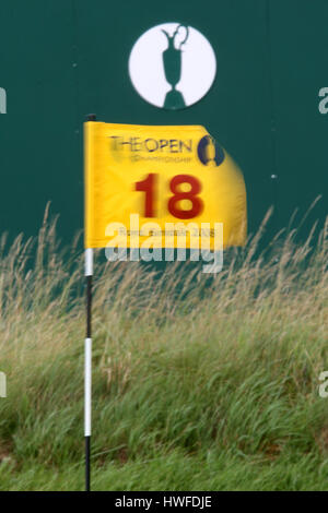 WIND BLOWS THE18TH GREEN FLAG THE OPEN ROYAL BIRKDALE 2008 ROYAL BIRKDALE SOUTHPORT ENGLAND 17 July 2008 Stock Photo