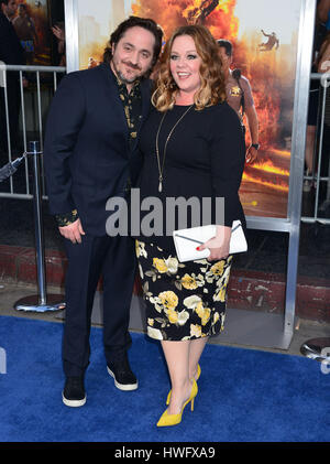 Los Angeles, USA. 20th Mar, 2017. Melissa McCarthy, Ben Falcone 041 arriving at the CHIPS Premiere at the TCL Chinese Theatre in Los Angeles. March 20, 2017. Credit: Tsuni/USA/Alamy Live News Stock Photo