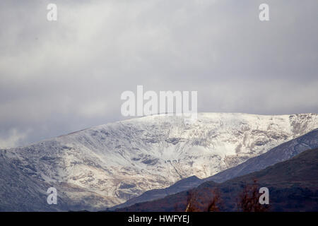 Cumbria, UK. 21st Mar, 2017. Overnight snow on the fells above Lake Windermere The Fairfield Horseshoe Fell 2864ft above sea level . Credit: Gordon Shoosmith/Alamy Live News Stock Photo