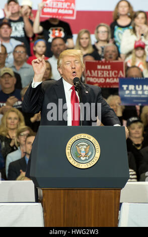 Louisville, Kentucky, USA. 20th March, 2017: President Donald J. Trump addresses a crowd at a rally inside Freedom Hall in Louisville, Kentucky, on March 20, 2017. Credit: Joe Tabb/Alamy Live News Stock Photo