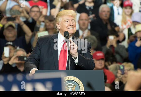 Louisville, Kentucky, USA. 20th March, 2017: President Donald J. Trump addresses a crowd at a rally inside Freedom Hall in Louisville, Kentucky, on March 20, 2017. Credit: Joe Tabb/Alamy Live News Stock Photo