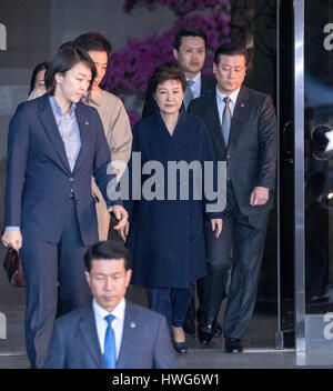 Seoul, South Korea. 22nd Mar, 2017. Ousted South Korean President Park Geun-hye leaves the prosecutors' office in Seoul, South Korea, March 22, 2017. Credit: Lee Sang-ho/Xinhua/Alamy Live News Stock Photo