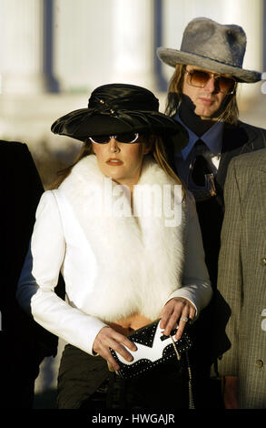 Lisa Marie Presley and Michael Lockwood at the unveiling of the Johnny Ramone statue at the Forever Hollywood Cemetary  in Los Angeles, California on January 14, 2005. Photo credit: Francis Specker Stock Photo