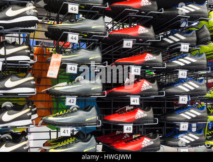 Few hammer Make clear Nike football boots store display hi-res stock photography and images -  Alamy