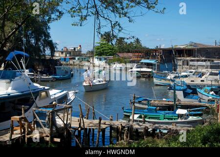 Cuba, La Havana, marina Hemingway, sailing ship entering a channel in front of the fish restaurant Santy Stock Photo