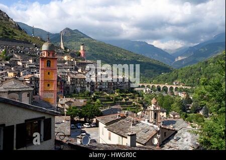 France, Alpes Maritimes, Roya Valley (Nice hinterland), at the foot of the Mercantour National Park, Tende, Collegiate Church of Notre Dame de l'Assomption (Our Lady of the Assumption), the remnants of the Lascaris castle in the background Stock Photo