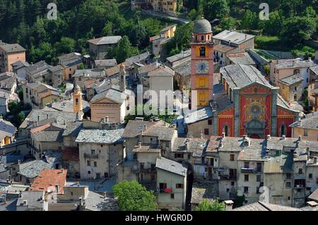 France, Alpes Maritimes, Roya Valley (Nice hinterland), at the foot of the Mercantour National Park, Tende, Collegiate Church of Notre Dame de l'Assomption (Our Lady of the Assumption) in a tangle of flagstone roofs Stock Photo