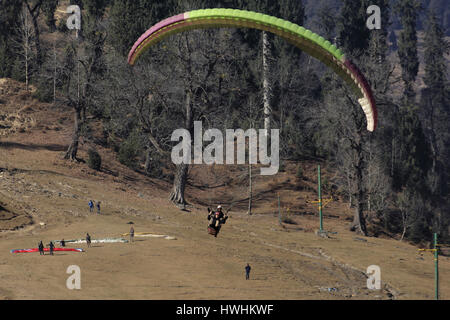 Paragliding at Solang Valley, Kulu Manali, Himachal Pradesh, India Stock Photo