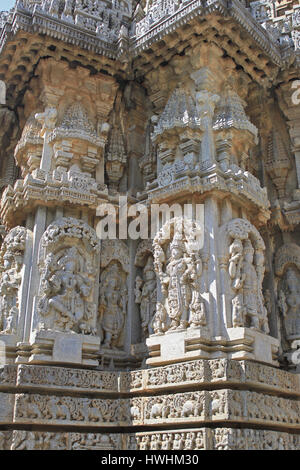 Shrine wall relief sculpture follows a stellate plan in the Chennakesava Temple, Hoysala Architecture, Somanathpur, Karnataka, India Stock Photo