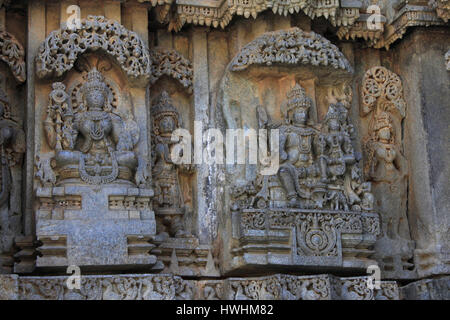 Close up of Deity sculpture under eves on shrine outer wall in the Chennakesava Temple, Hoysala Architecture at Somanathapura Stock Photo