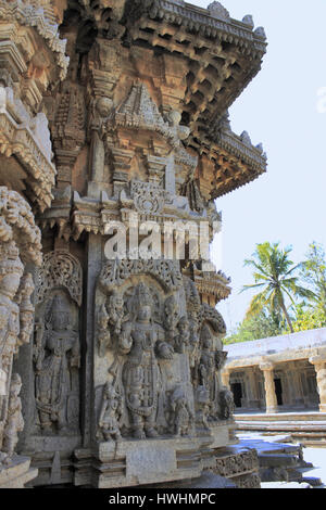 Shrine wall relief sculpture follows a stellate plan in the Chennakesava temple, Hoysala Architecture at Somnathpur, Karnataka, India Stock Photo