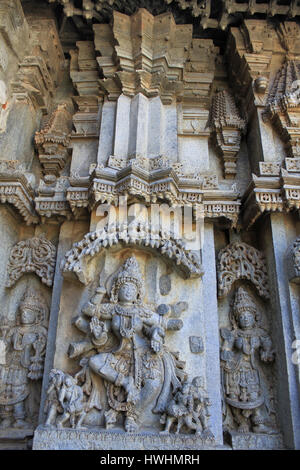 Shrine wall relief sculpture follows a stellate plan in the Chennakesava temple, Hoysala Architecture, Somanathpur, Karnataka, India Stock Photo