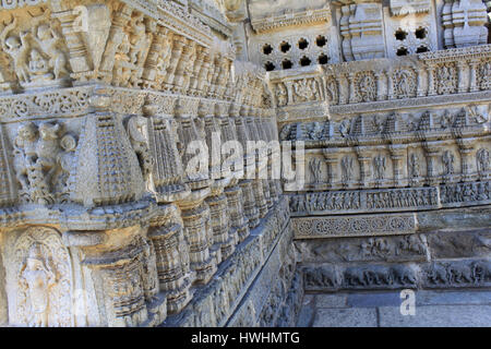 Shrine wall relief sculpture follows a stellate plan in the Chennakesava temple, Hoysala Architecture at Somnathpur, Karnataka, India Stock Photo