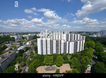 Hochhaeuser, Lipschitzallee, Gropiusstadt, Neukoelln, Berlin, Deutschland Stock Photo