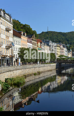 Altbauten, Stara Louka, Fluss Tepla, Kurzentrum, Karlsbad, Tschechien Stock Photo