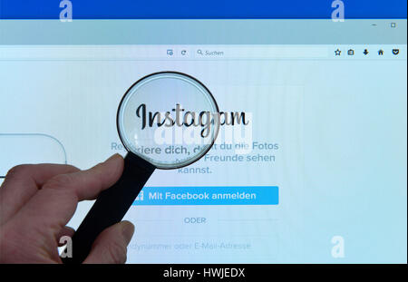 Instagram, Website, Bildschirm, Lupe Stock Photo