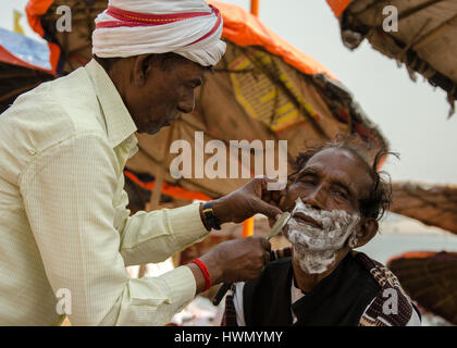 Shaving on the Ghats, Varanasi, India Stock Photo