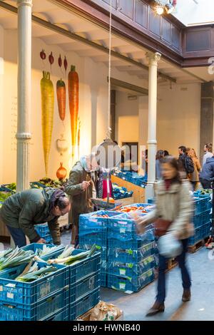 Belgium, Brussels, Marolles district, Atelier des Tanneurs, Le Marche Bio des Tanneurs Stock Photo