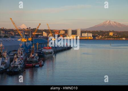 Chile, Los Lagos region, Puerto Montt, the port and the Osorno and Calbuco volcanos Stock Photo