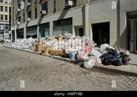 Piles of trash in black rubbish bags piled up on the pavement awaiting  collection in a street in New York Stock Photo - Alamy