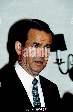 Republican Presidential candidate Pat Buchanan answers reporters questions during a news conference Washington DC., 1992. Photo By Mark Reinstein Stock Photo