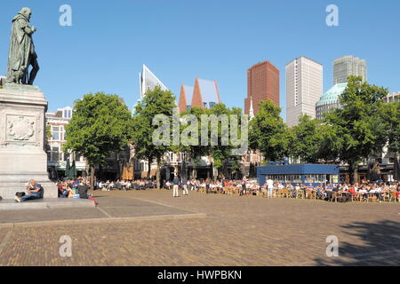 The Hague, Netherlands - July 8, 2016:  Patrons frequenting cafés and restaurants at the historic city square called  The Plain in The Hague in the af Stock Photo