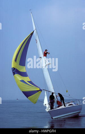 AJAXNETPHOTO. NEEDLES CHANNEL, ENGLAND. - GROUNDING - A YACHT WITH ALL SAIL SET AGROUND ON THE SANDBANK WHILE HER CREW ENDEAVOUR TO FREE IT. PHOTO:JONATHAN EASTLAND/AJAX REF:21207 3 18 Stock Photo