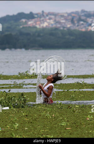 Sao Paulo. 17th Mar, 2017. Photo taken on March 17, 2017 shows a woman bathing in the Guarapiranga dam in Sao Paulo, Brazil. The Guarapiranga dam, one of the main water providers for the metropolitan region of Sao Paulo, is supplied by the Guarapiranga river and other smaller rivers and streams. Credit: Rahel Patrasso/Xinhua/Alamy Live News Stock Photo