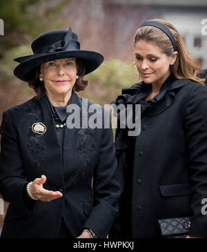 Bad Berleburg, Germany. 21st Mar, 2017. Queen Silvia and Princess Madeleine of Sweden attend the funeral service of Prince Richard zu Sayn-Wittgenstein-Berleburg at the Evangelische Stadtkirche in Bad Berleburg, Germany, 21 March 2017. Photo: Patrick van Katwijk POINT DE VUE OUT - NO WIRE SERVICE - Photo: Patrick Van Katwijk//dpa/Alamy Live News Stock Photo