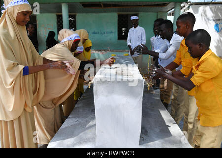 (170322) -- MOGADISHU, March 22, 2017(Xinhua) -- Students wash their hands with water from a well with a solar powered pump at a school in Mogadishu, Somalia, March 22, 2017. According to the United Nations World Water Development Report released on Wednesday, the World Water Day, over 800,000 deaths every year in the world are caused by contaminated drinking water and improper hand washing. (Xinhua/Sun Ruibo) Stock Photo