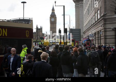 Westminster Bridge, London, UK. 22nd March 2017. UK  Members of the public watch the Emergency services treating injured pedestrians after today's  on Westminster Bridge, Central London. Credit: Jeff Gilbert/Alamy Live News Stock Photo