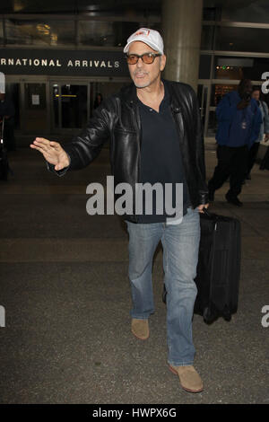 Los Angeles, Ca, USA. 22nd Mar, 2017. George Clooney seen at LAX International Airport in Los Angeles, California on March 22, 2017. Credit: John Misa/Media Punch/Alamy Live News Stock Photo
