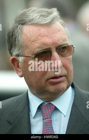 MICHAEL JARVIS RACE HORSE TRAINER NEWMARKET RACECOURSE ENGLAND 03 May 2003 Stock Photo