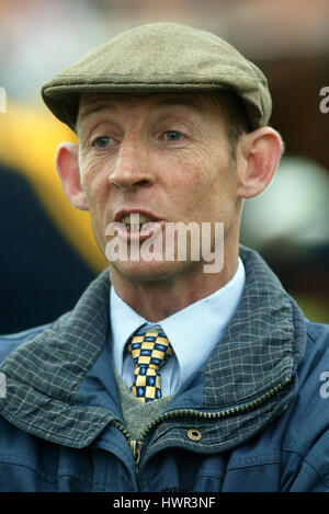 PATRICK MURPHY RACE HORSE TRAINER NEWMARKET RACECOURSE ENGLAND 03 May 2003 Stock Photo