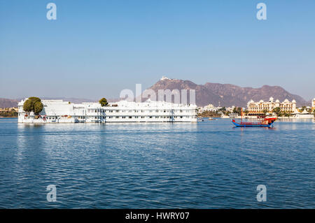 The exterior of the luxurious white Taj Lake Palace Hotel on Jag Niwas Island, Pichola Lake, Udaipur, Indian state of Rajasthan on a sunny day Stock Photo