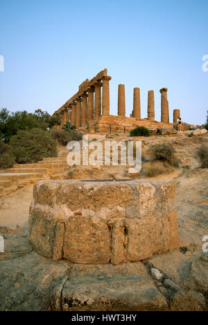 Temple of Juno (Hera Lacinia), Valley of Temples (Valle dei Templi), Agrigento, Sicily, Italy Stock Photo