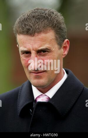 KEVIN RYAN RACE HORSE TRAINER ROWLEY MILE COURSE NEWMARKET ENGLAND 20 April 2006 Stock Photo