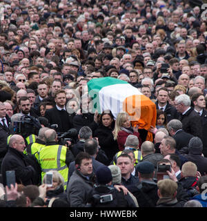 Derry, Northern Ireland. 23rd Mar, 2017. Gerry Adams and Michelle O'Neill carry Martin McGuiness coffin Credit: Michael Rooney/Alamy Live News Stock Photo