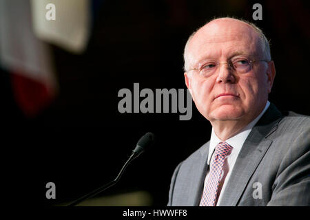 Washington, DC, USA. 23rd Mar, 2017. Ian Read, Chairman and CEO of Pfizer delivers remarks during a National Press Club event in Washington, DC on March 23, 2017. Credit: Kristoffer Tripplaar/Alamy Live News Stock Photo