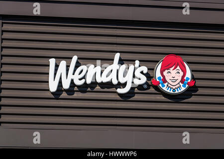 Indianapolis - Circa March 2017: Wendy's Retail Location. Wendy's is an International Fast Food Restaurant Chain VII Stock Photo